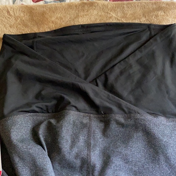NWT, Isabel Maternity Gray Athletic Leggings - Picture 2 of 2